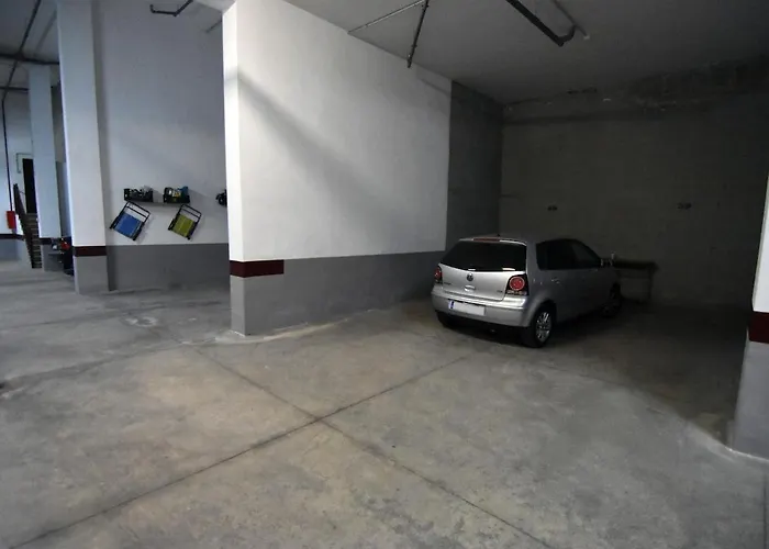 House With Jacuzzi In 아데제