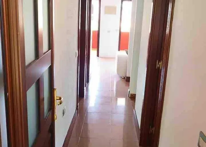 House With Jacuzzi In 아데제