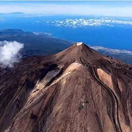 House With Jacuzzi In דירה