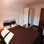 Appartamento House With Jacuzzi In